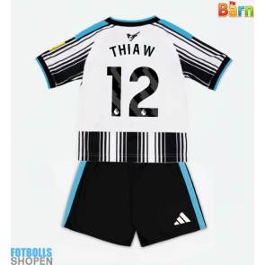 Billiga Newcastle United Malick Thiaw #12 Hemmatröja Barn 2026-27 Kortärmad (+ Korta byxor)